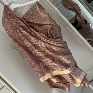 Elegant Paisley Scarf in Purple and Cream